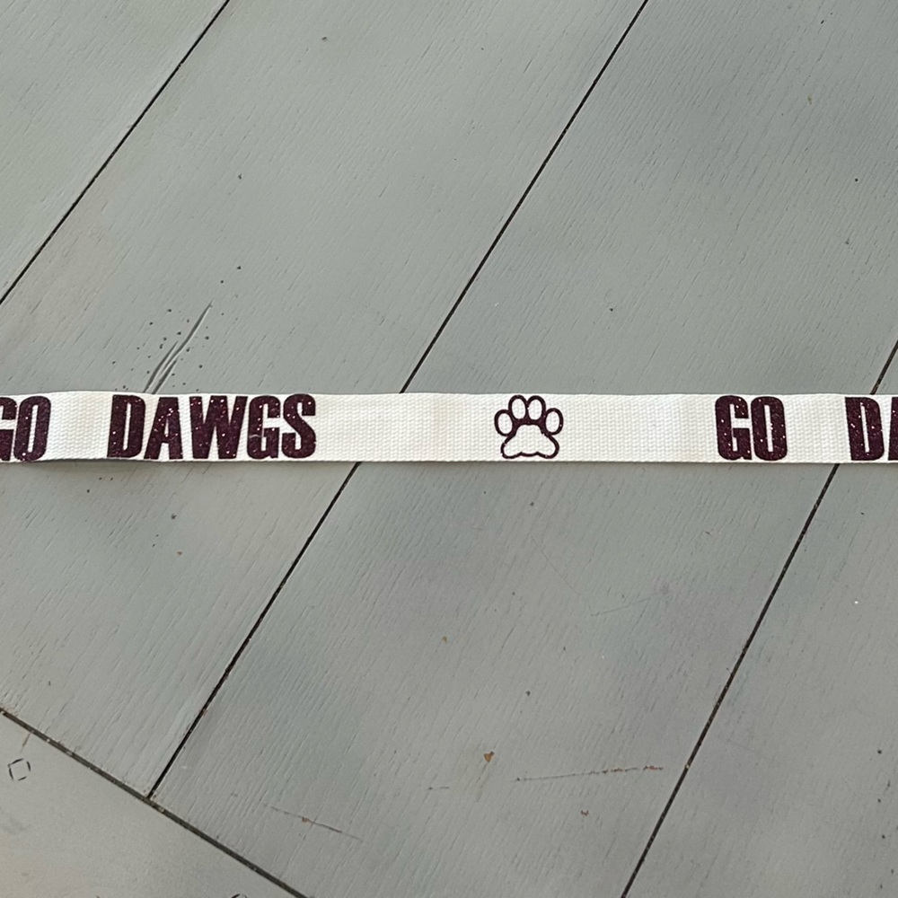 Adjustable strap great for Mississippi State fans